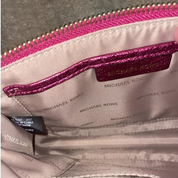 Michael Kors Jet Set Travel Metallic Hot Pink with Gold Chain Pochette - Picture 4 of 5
